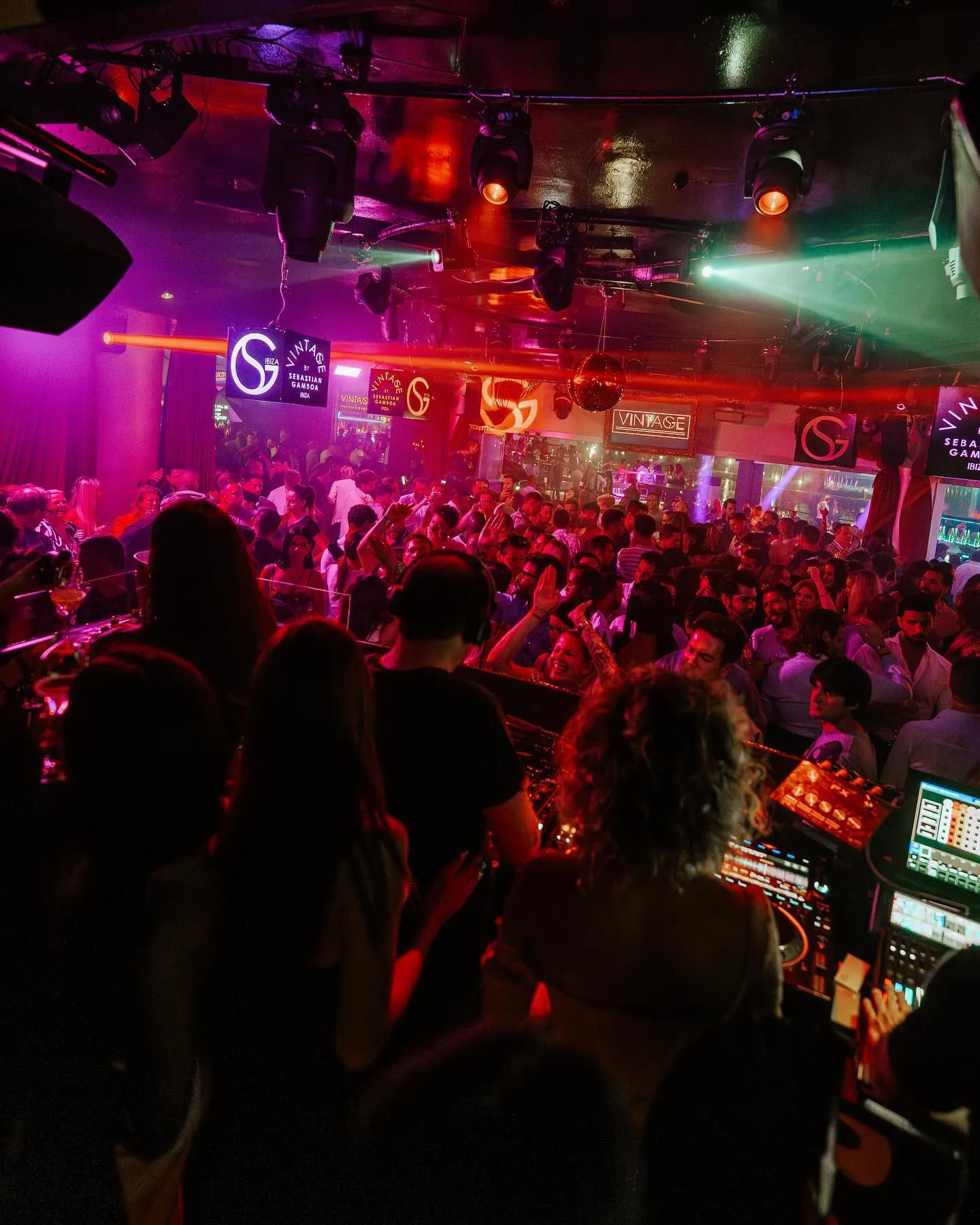 LIO IBIZA 01